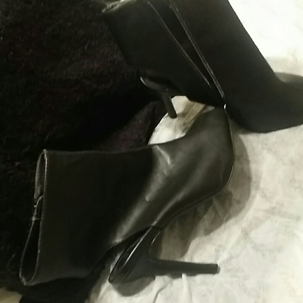 Brechelle Black Peak Toe Boots